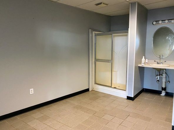 Gym For Lease: 3900 Hixson Pike, Chattanooga, TN 37415
